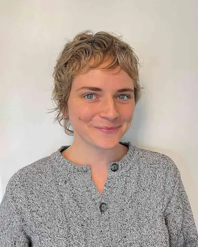 Short-Length Blonde Winged Pixie with Soft Tendrils