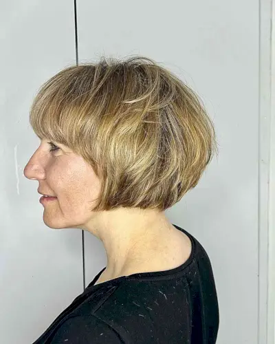 Jaw-Grazing Soft Messy Blonde French Bob for 60-Year-Old Ladies