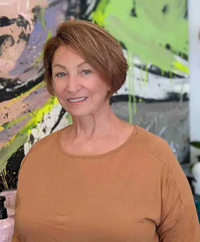 26 coupes de cheveux les plus tendance à la mâchoire que les femmes de plus de 60 ans obtiennent cette saison