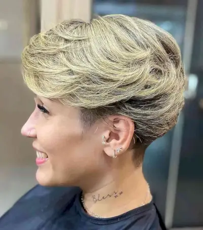 Short feathered cut for natural gray hair