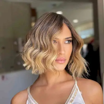 Short haircut for oval faces and wavy hairstyles