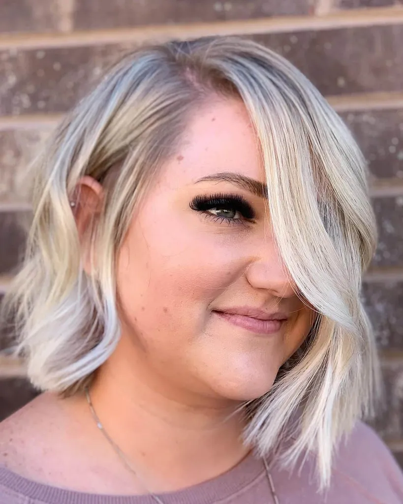 Corte medio a corto para caras ovaladas y gordas.' title=