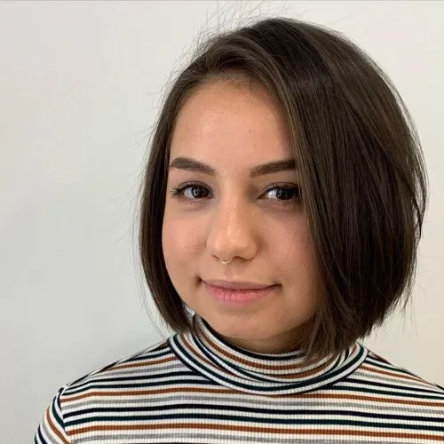 Corte de pelo hasta la barbilla para cabello fino y rostro ovalado.' title=