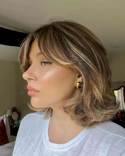 Above-the-Shoulder Fluffy and Wavy Boyfriend Bob Hairstyle with Bangs