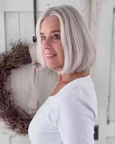 Above the Shoulder Middle-Parted Short White Bubble Bob Haircut for Older Women