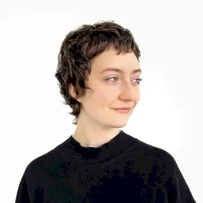 Retro 1990s Wavy Pixie Style