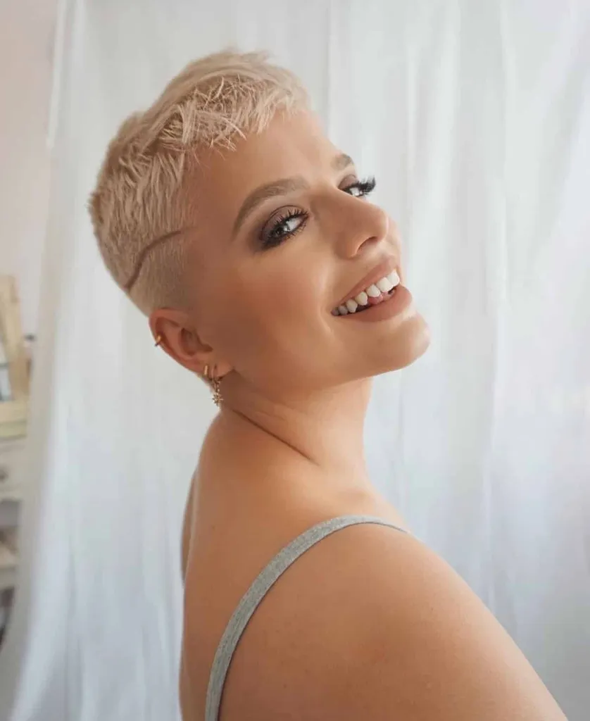 Pixie de moda muy corto para cabello lacio' title=