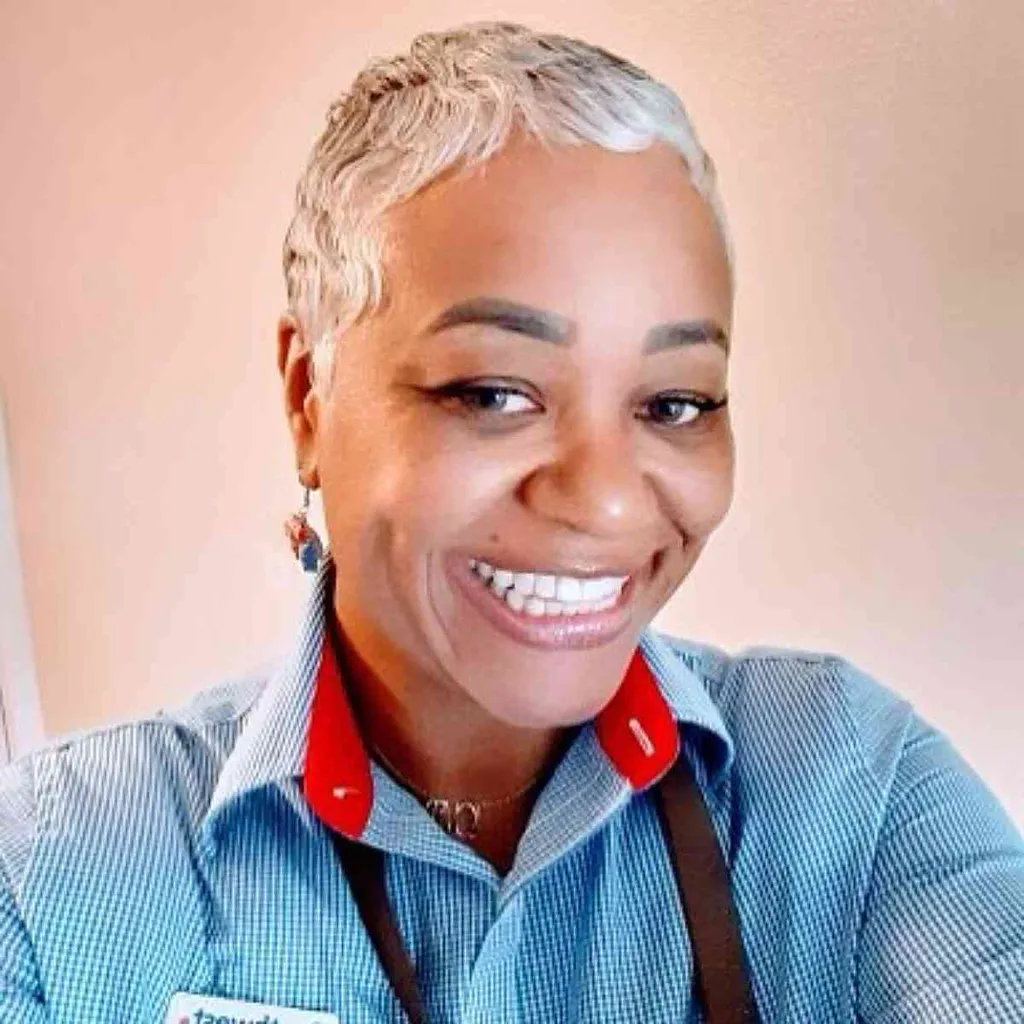 Cabello Rubio Extra Corto' title=