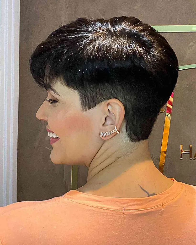 De 50 beste Pixie Cuts for tykt hår for å være mer håndterbare' title=