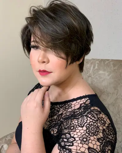 Flattering Textured Pixie for a Round Face