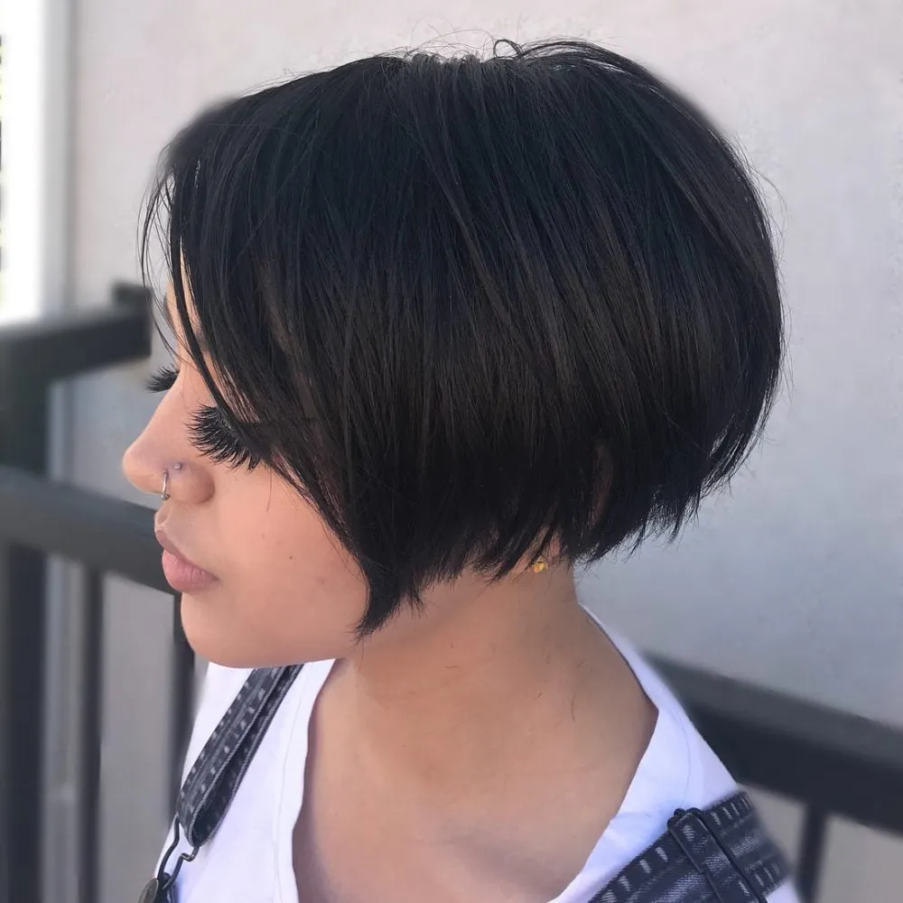 모던하고 엣지있는 헤어스타일' title=