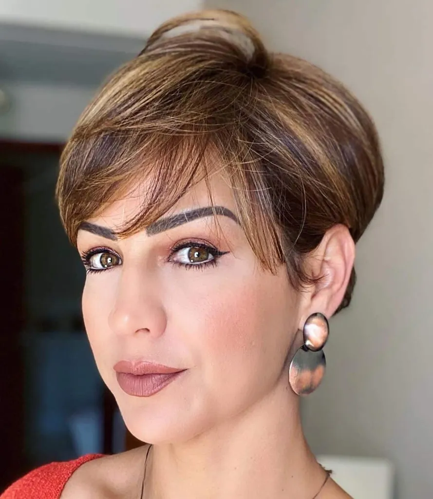 상단에 프린지와 볼륨이 있는 Pixie Bob' title=