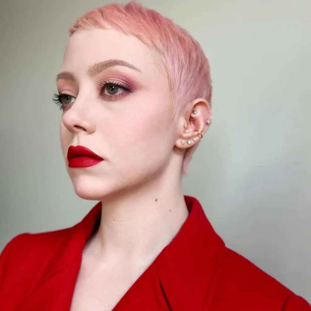 Rosa Pixie-Haarschnitt' title=