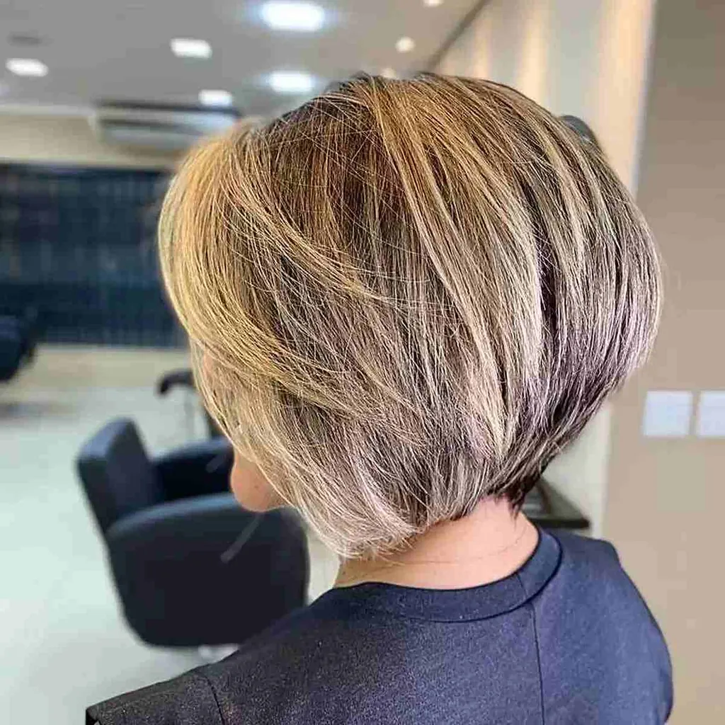 Voluminös och dimensionell kortstaplad wedge Bob' title=