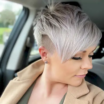 strong disconnection pixie for straight hair