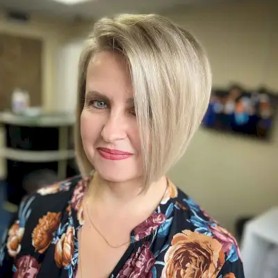 short straight bob with concave layers