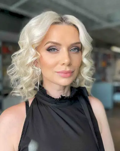 Gorgeous Short Blonde Curled Ends for Thin Hair