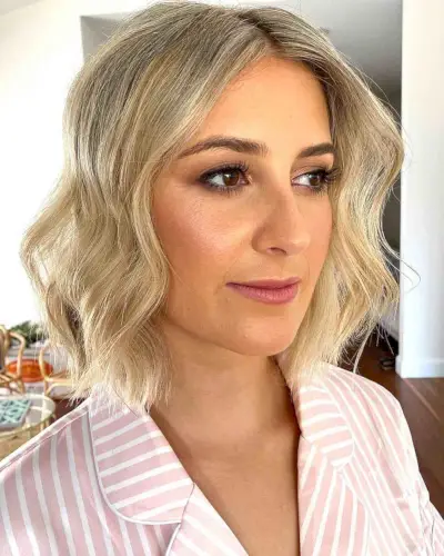 Choppy Blonde Bob with Loose Waves for Thin Hair