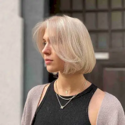 Chin-Length Blonde Bob with a Face Frame for Thin Hair