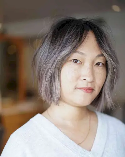 Chic chin-length-bob for a round faced girl