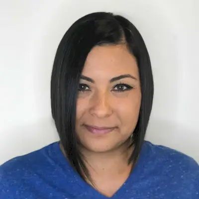 The Dramatic Short A-Line Bob that Frames a Round Face