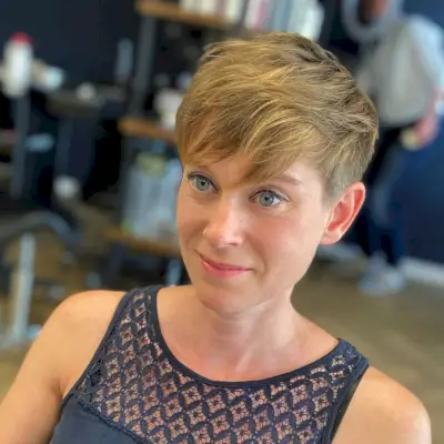 Layered textured pixie