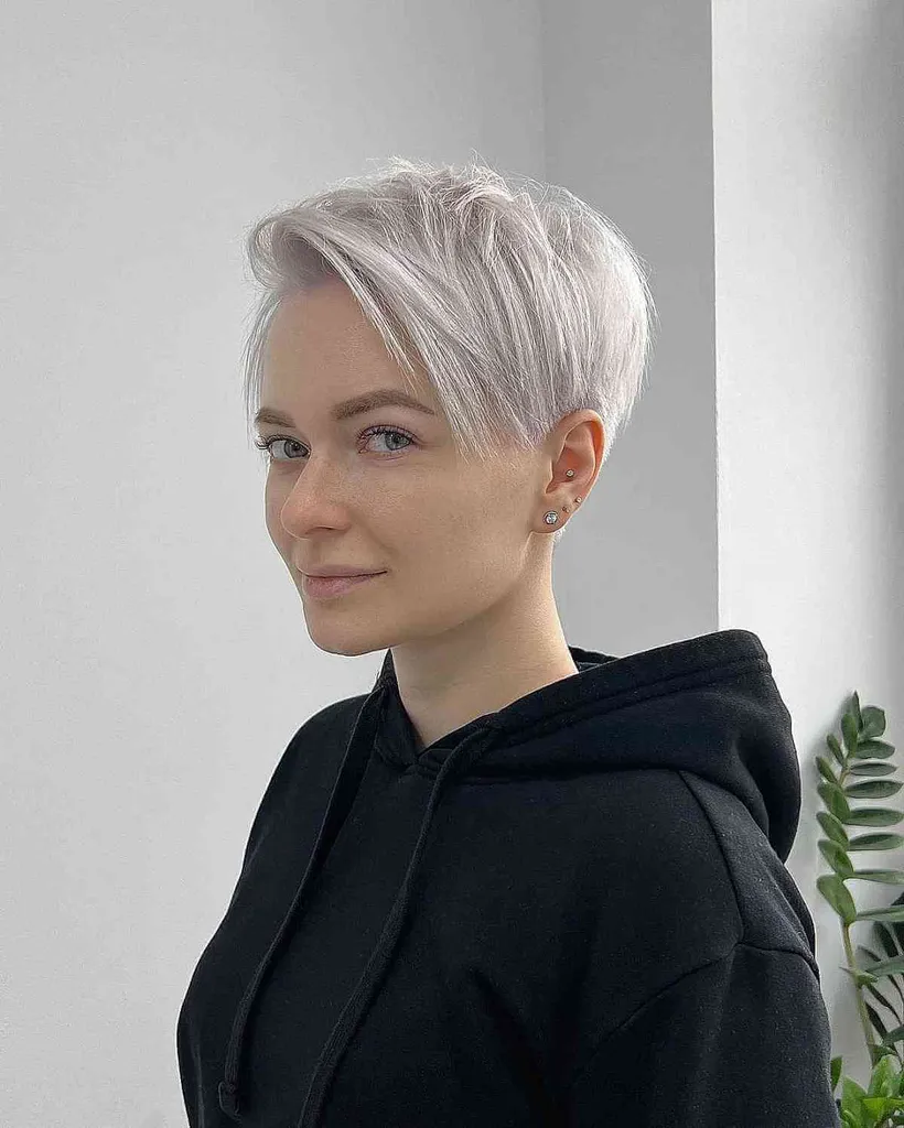 Platinum Long Pixie med en sidodel' title=