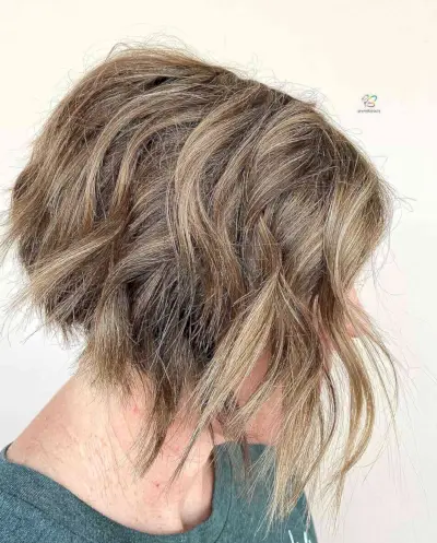 Short Edgy A-Line Wavy Bob for Thick-Haired Women
