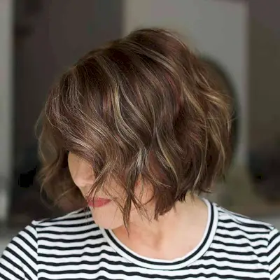 Chin-Grazing Wavy Bob with Blonde and Copper Highlights for Thick Hair