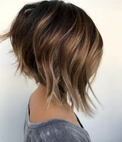 Lived-In Inverted Bob with Dark Brown Hues