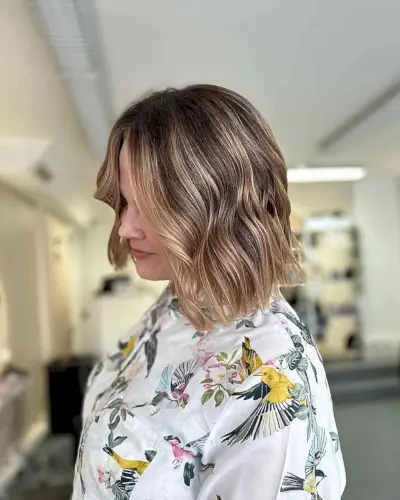 Brunette Short Hair with Light Brown Highlights