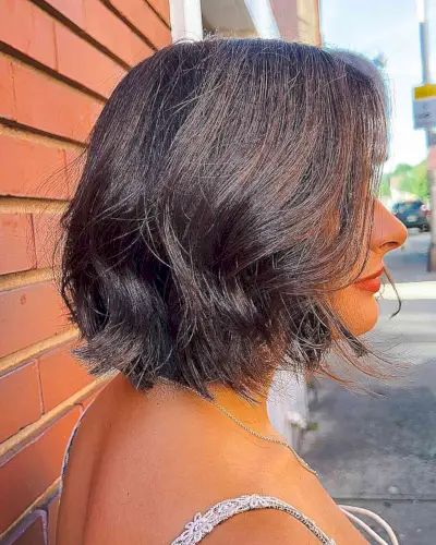 Short Caramel Bobbed Hair with Subtle Waves