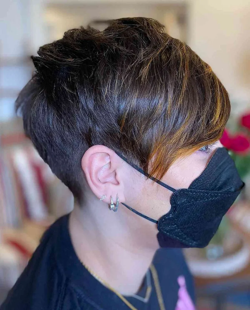 Pixie s šiškom in subtilnimi poudarki' title=