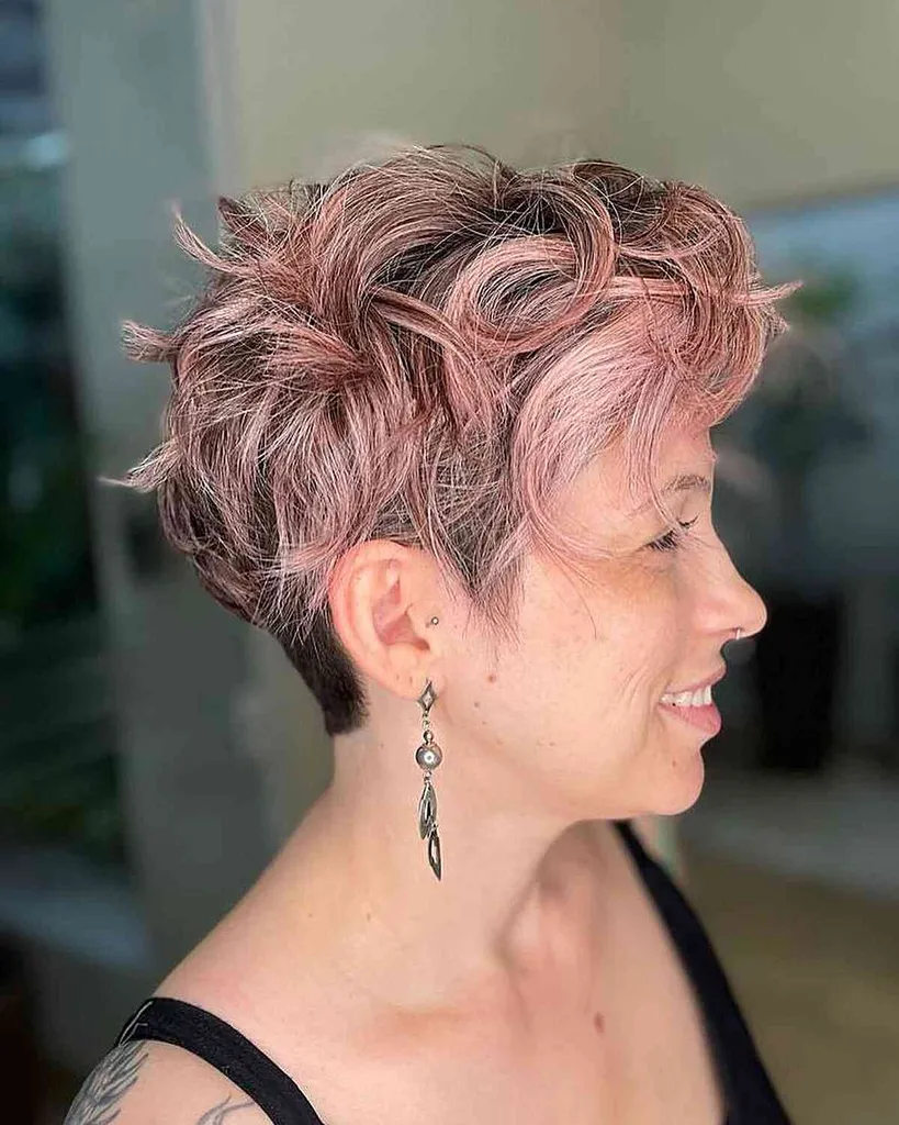 שיער גלי פראי' title=