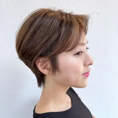 Flowing short boyish shag haircut for asian girl