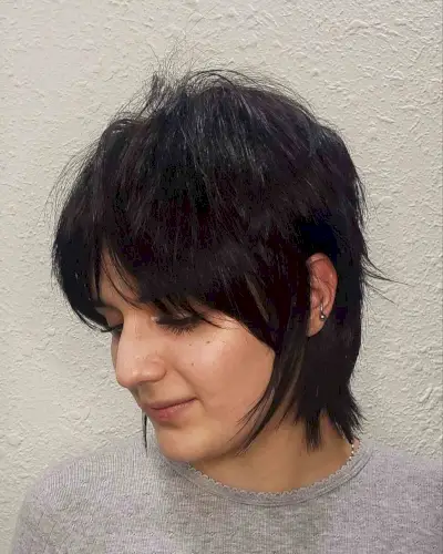 Jaw-Length Baby Mullet Shag with Face-Framing Bangs