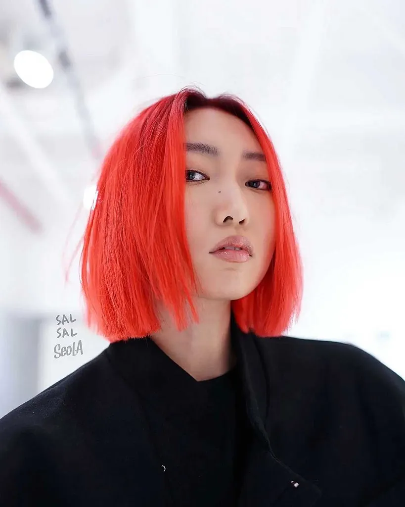 Revolusjonerende rød for kort hår' title=