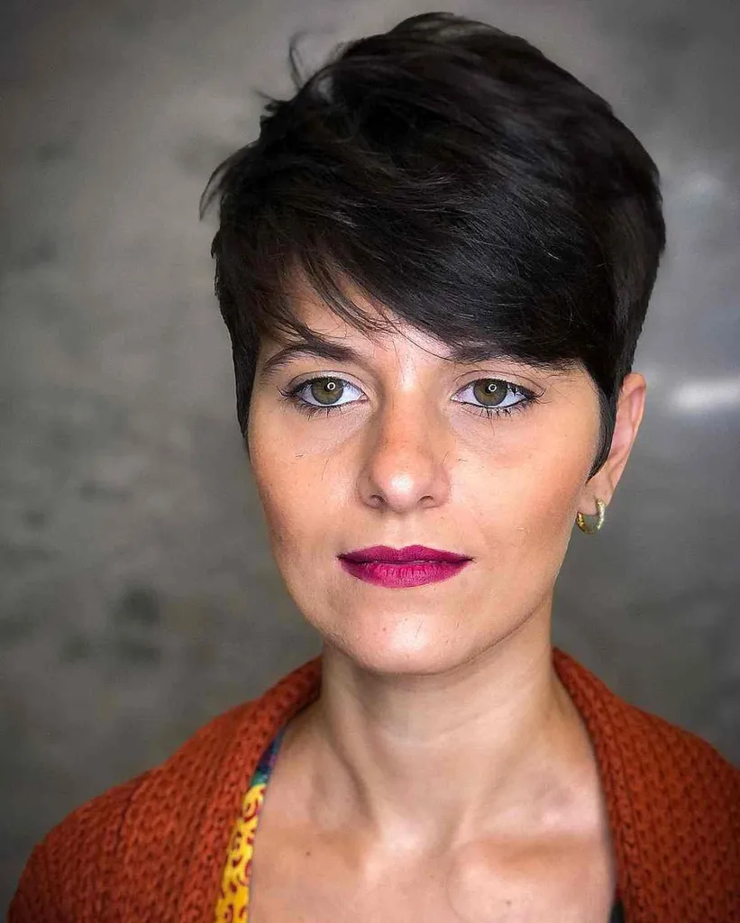 Kort nisse med lang smell for tykkere hår' title=