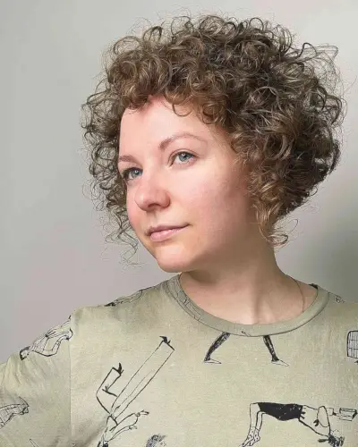 Ear-Length Curly Hair for Round Faces