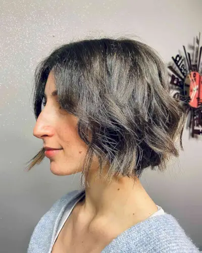 Short Wavy Hair with Blunt Ends and Layers