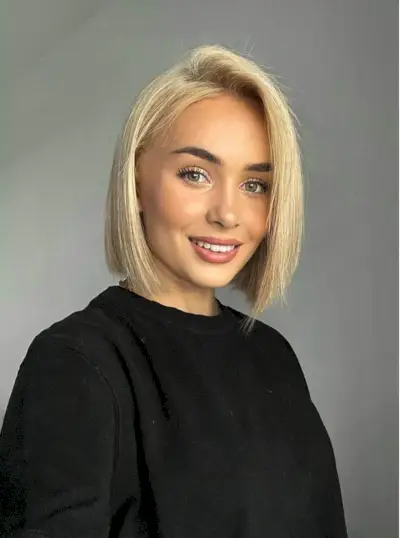 Easy-Styling Neck-Length Blonde Bob for Short Hair