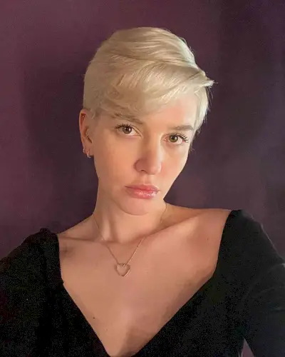 Side Part Soft Pixie on Golden Blonde Hair