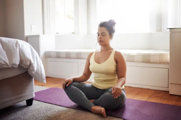 Fazer ioga tem esse efeito colateral poderoso, diz um novo estudo