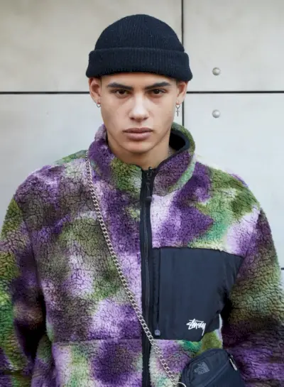 Mellemlags fleecejakke i koldt vejr