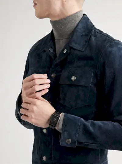 Ajoutez une touche unique à votre ensemble avec une montre comme cette montre Tom Ford.