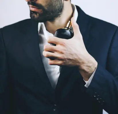 Biznesa formāls vīriešu kopšanas aromāts