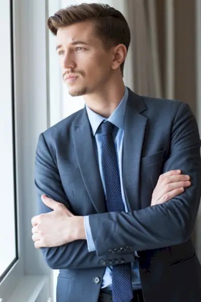 Biznesa formālis vīriešu zils uzvalks