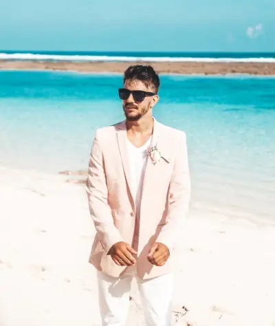 Hvide bukser Outfit Pink Blazer Beach