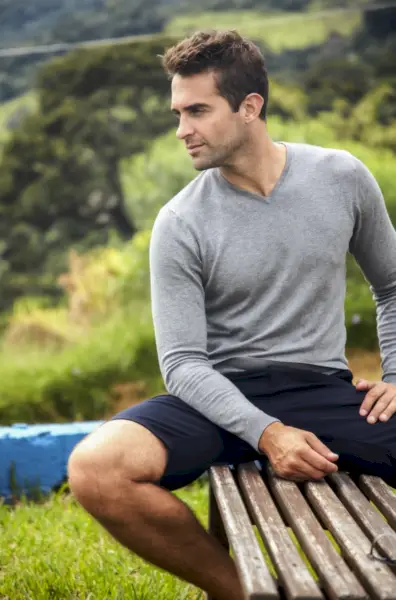 남성용 반바지 복장 V 넥 스웨터