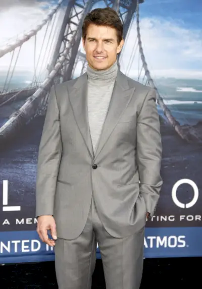 Szary garnitur Tom Cruise z golfem 2013